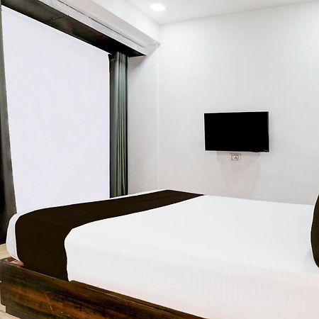 Super Hotel O Vip Road Formerly Hotel Lotus Surat Bagian luar foto