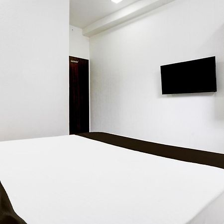 Super Hotel O Vip Road Formerly Hotel Lotus Surat Bagian luar foto
