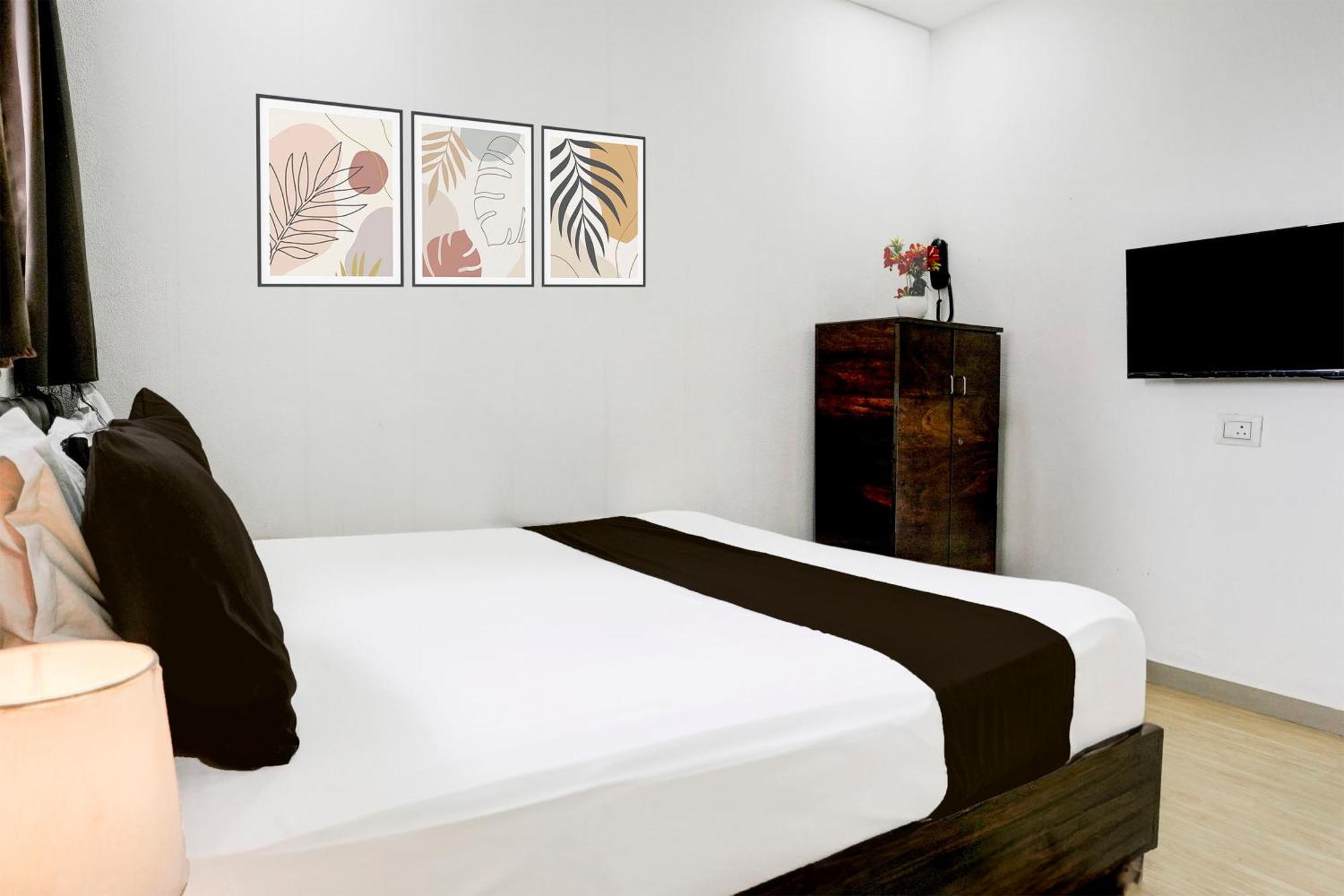 Super Hotel O Vip Road Formerly Hotel Lotus Surat Bagian luar foto