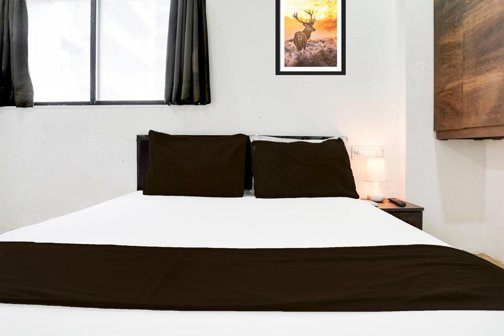 Super Hotel O Vip Road Formerly Hotel Lotus Surat Bagian luar foto